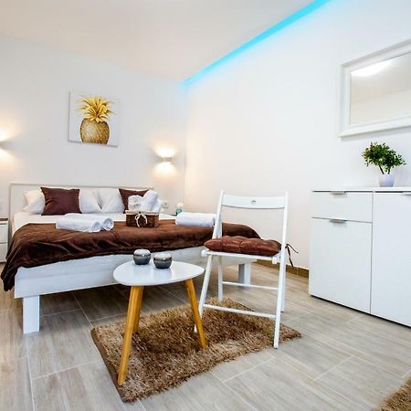 Apartment Nives In The City Center - Free Parking สปลิท ภายนอก รูปภาพ