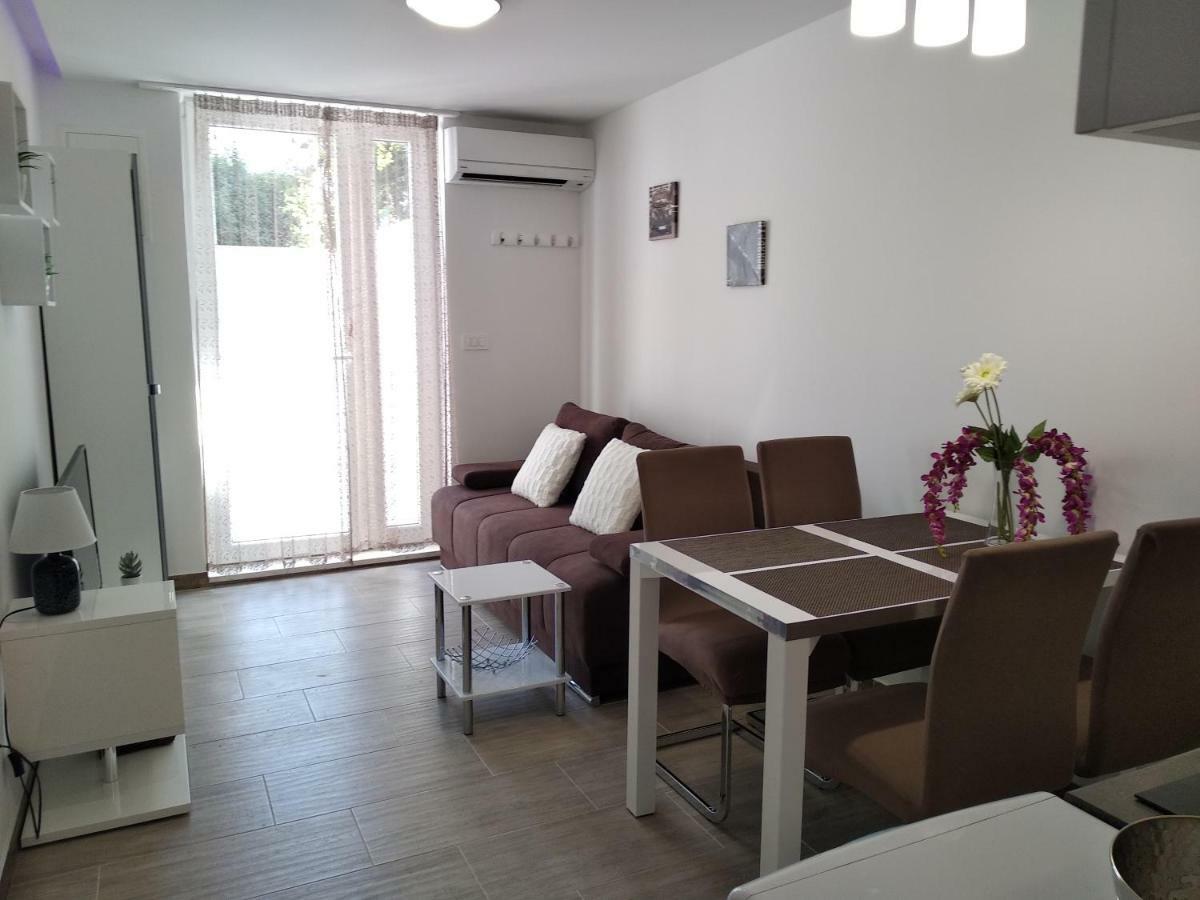 Apartment Nives In The City Center - Free Parking สปลิท ภายนอก รูปภาพ