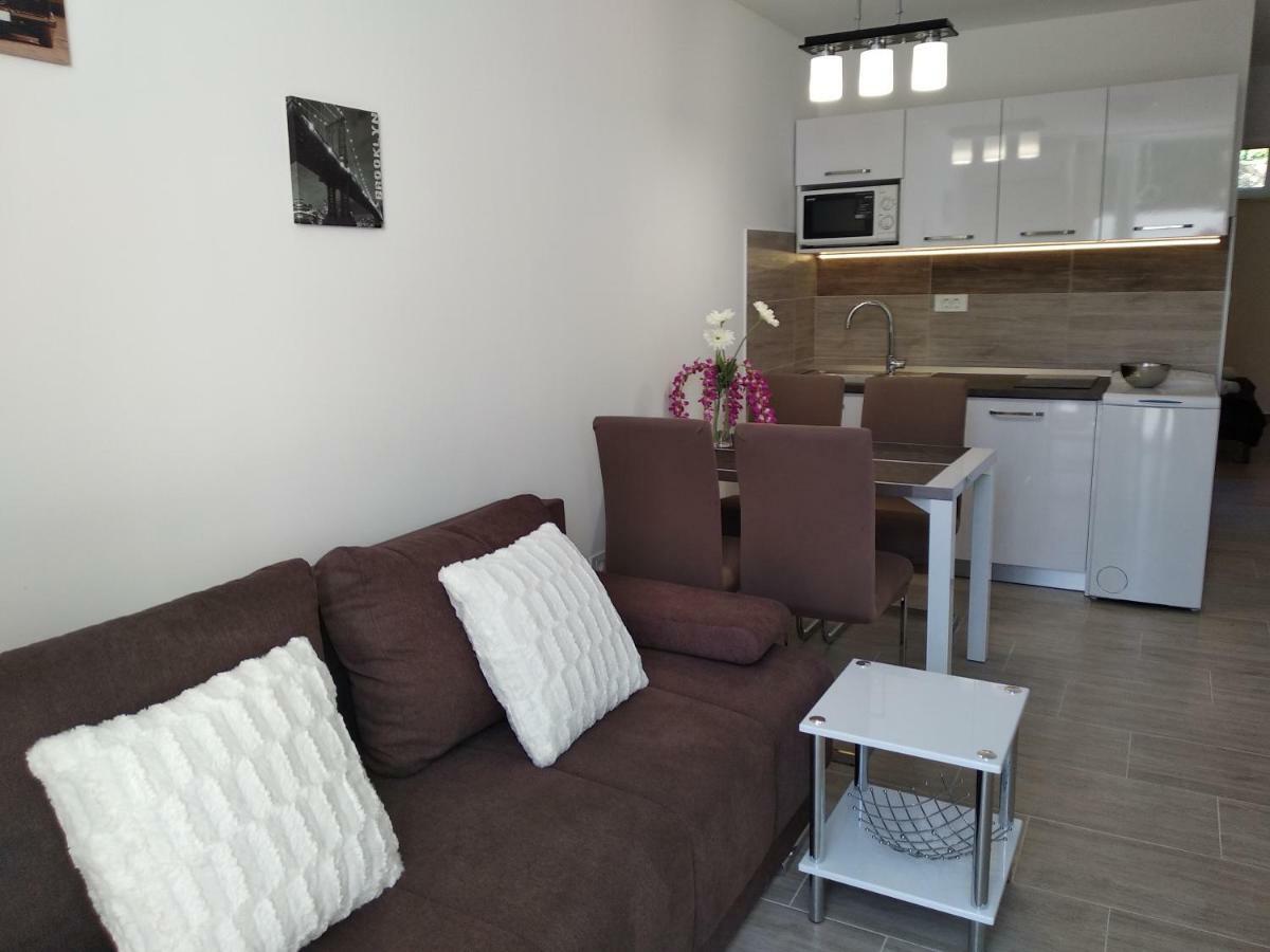 Apartment Nives In The City Center - Free Parking สปลิท ภายนอก รูปภาพ