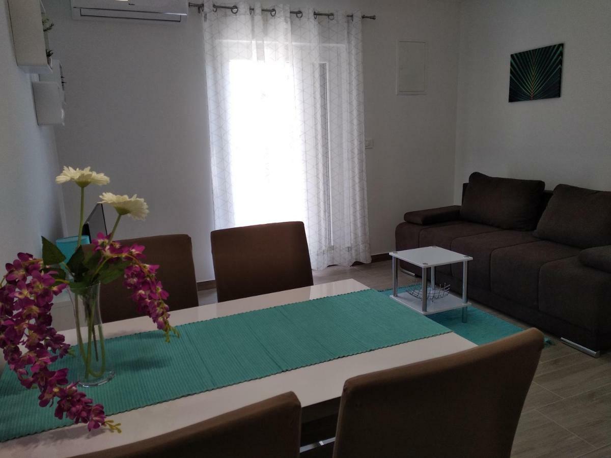 Apartment Nives In The City Center - Free Parking สปลิท ภายนอก รูปภาพ