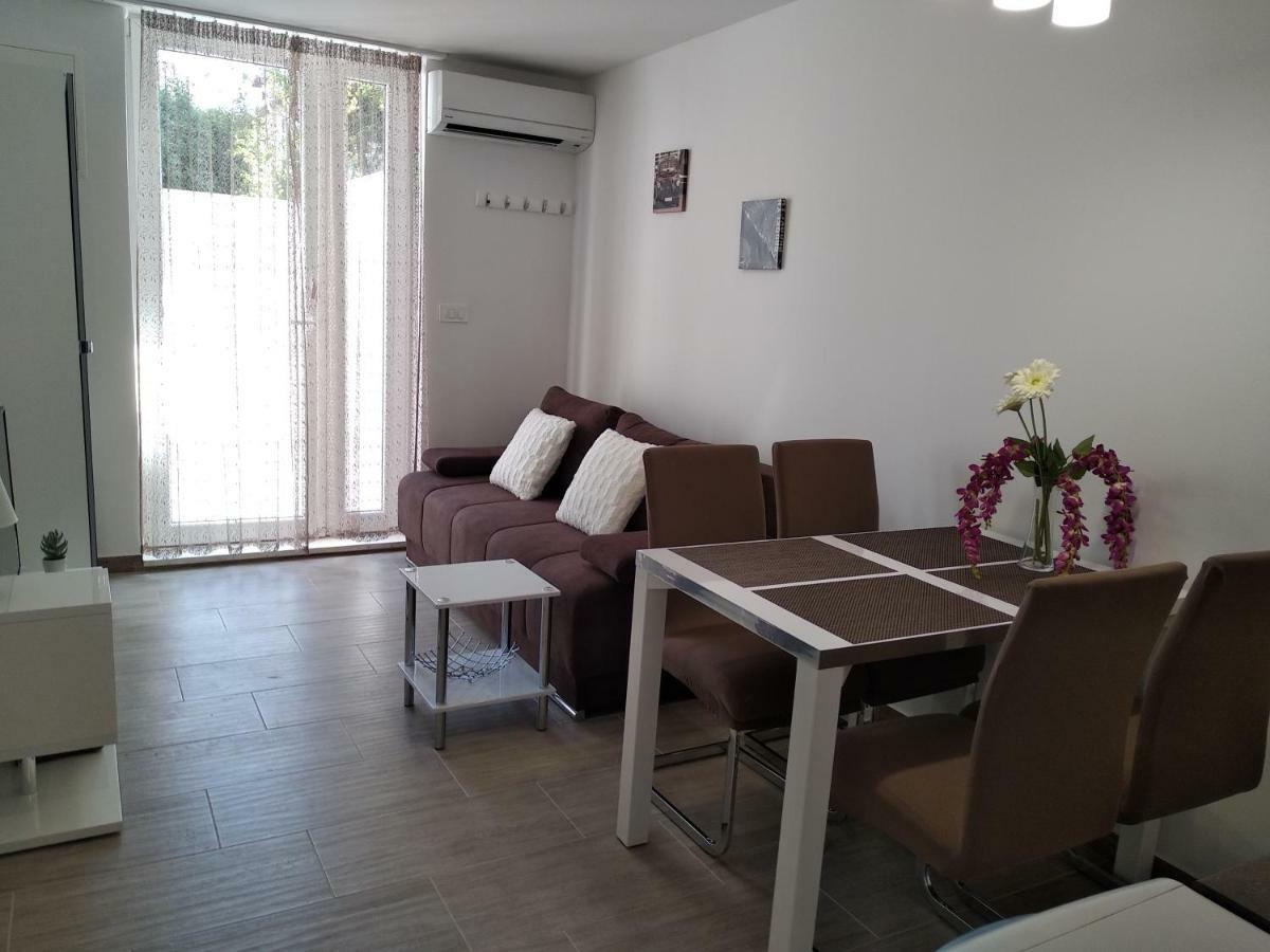 Apartment Nives In The City Center - Free Parking สปลิท ภายนอก รูปภาพ