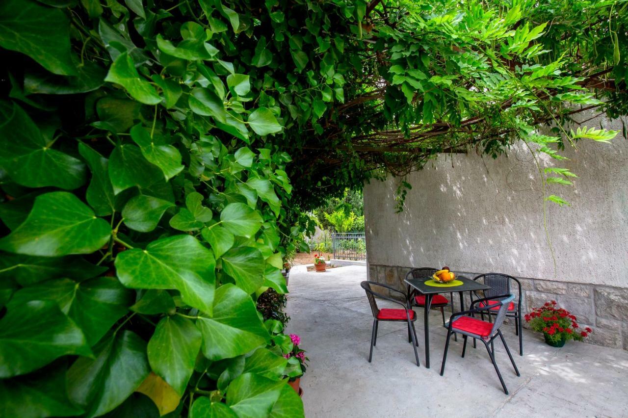 Apartment Nives In The City Center - Free Parking สปลิท ภายนอก รูปภาพ