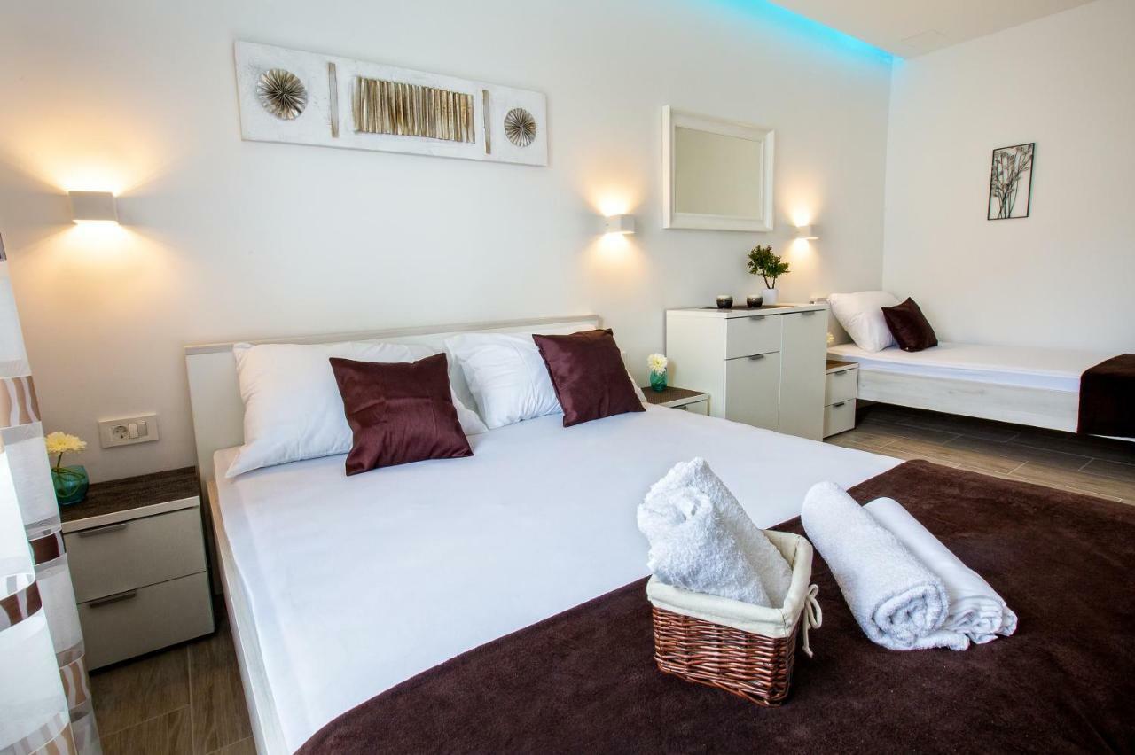 Apartment Nives In The City Center - Free Parking สปลิท ภายนอก รูปภาพ