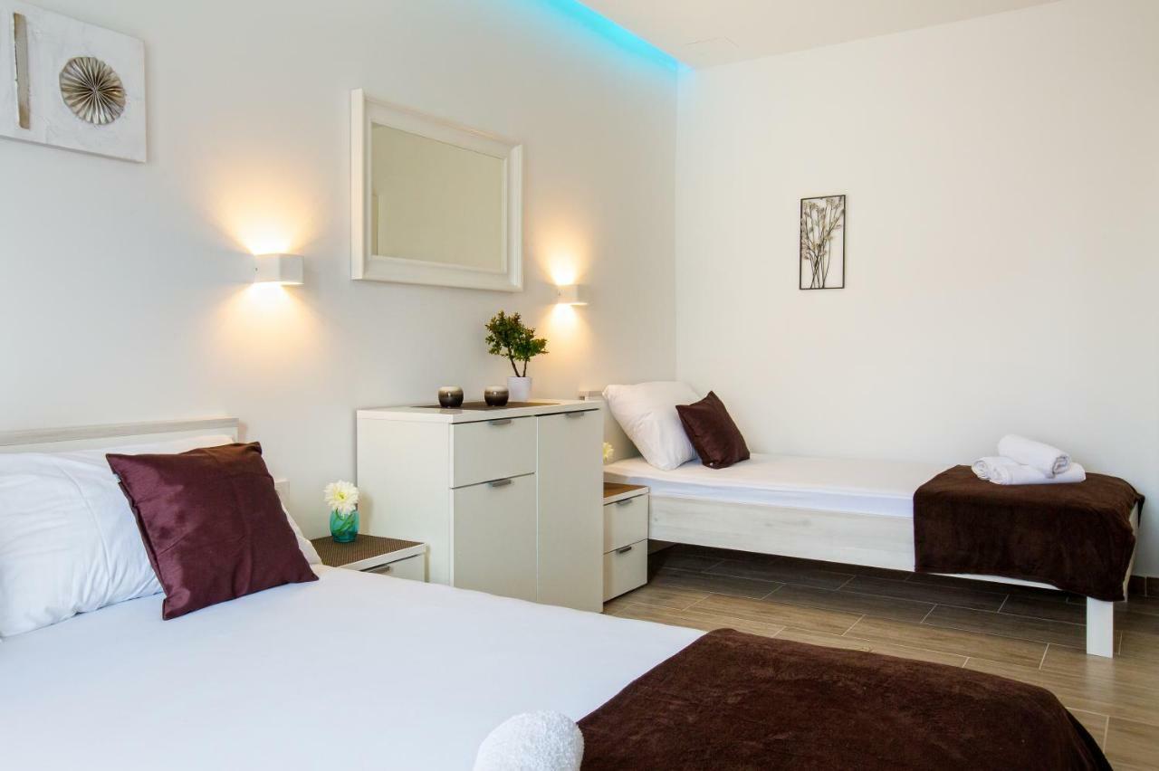 Apartment Nives In The City Center - Free Parking สปลิท ภายนอก รูปภาพ