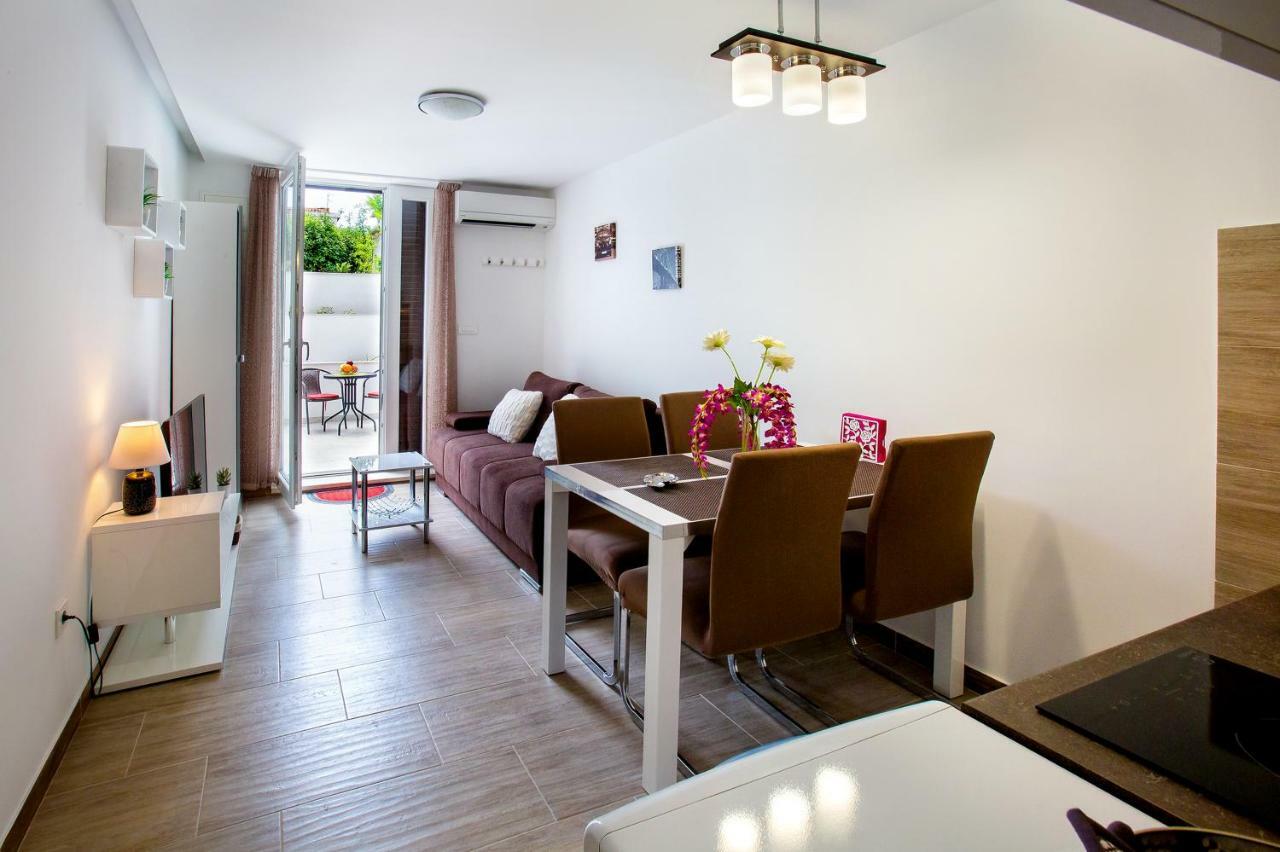 Apartment Nives In The City Center - Free Parking สปลิท ภายนอก รูปภาพ