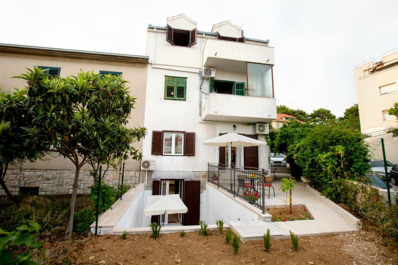 Apartment Nives In The City Center - Free Parking สปลิท ภายนอก รูปภาพ