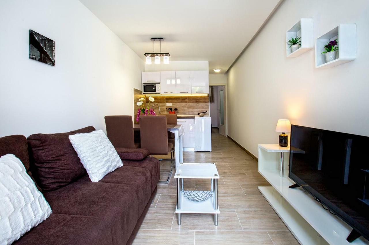 Apartment Nives In The City Center - Free Parking สปลิท ภายนอก รูปภาพ